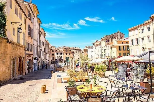 Beautiful, City Center & Calm Aix-en-Provence Apartment